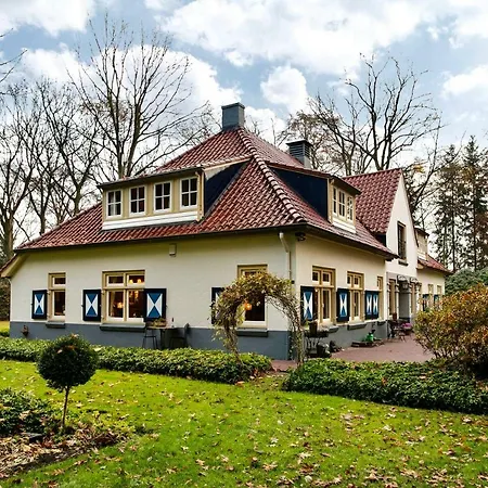 Vakantiehuis Koetshuis De Baakse Kamp *